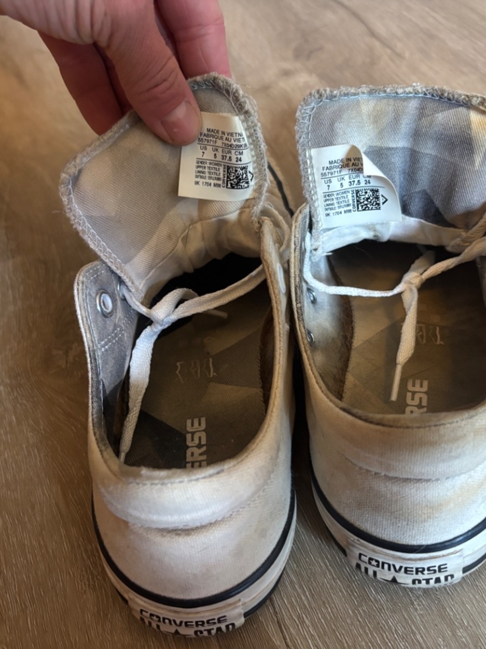 White converse - Picture 4 of 4